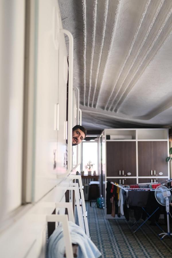 Capsule Hotel Technocave Bishkek Esterno foto
