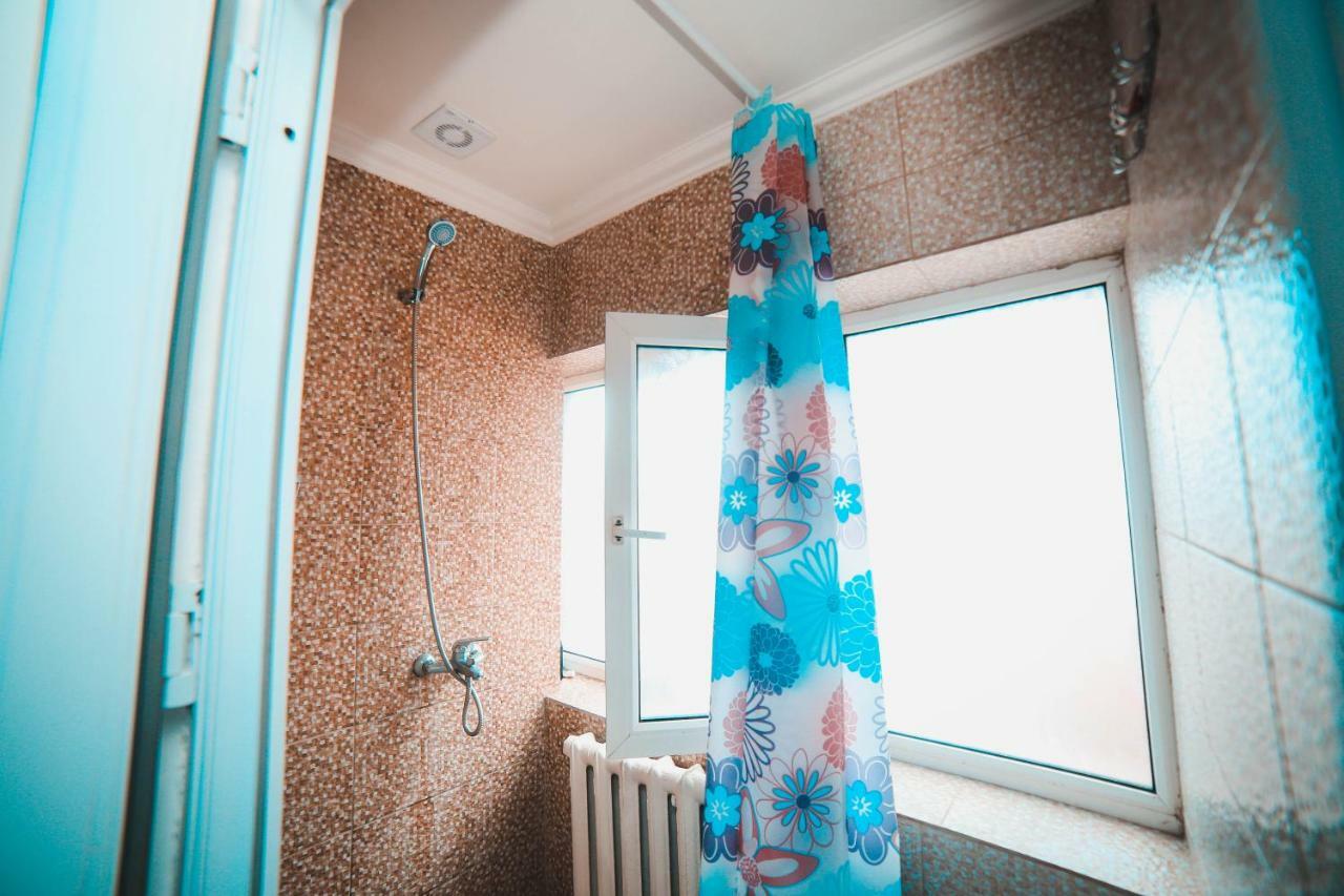 Capsule Hotel Technocave Bishkek Esterno foto