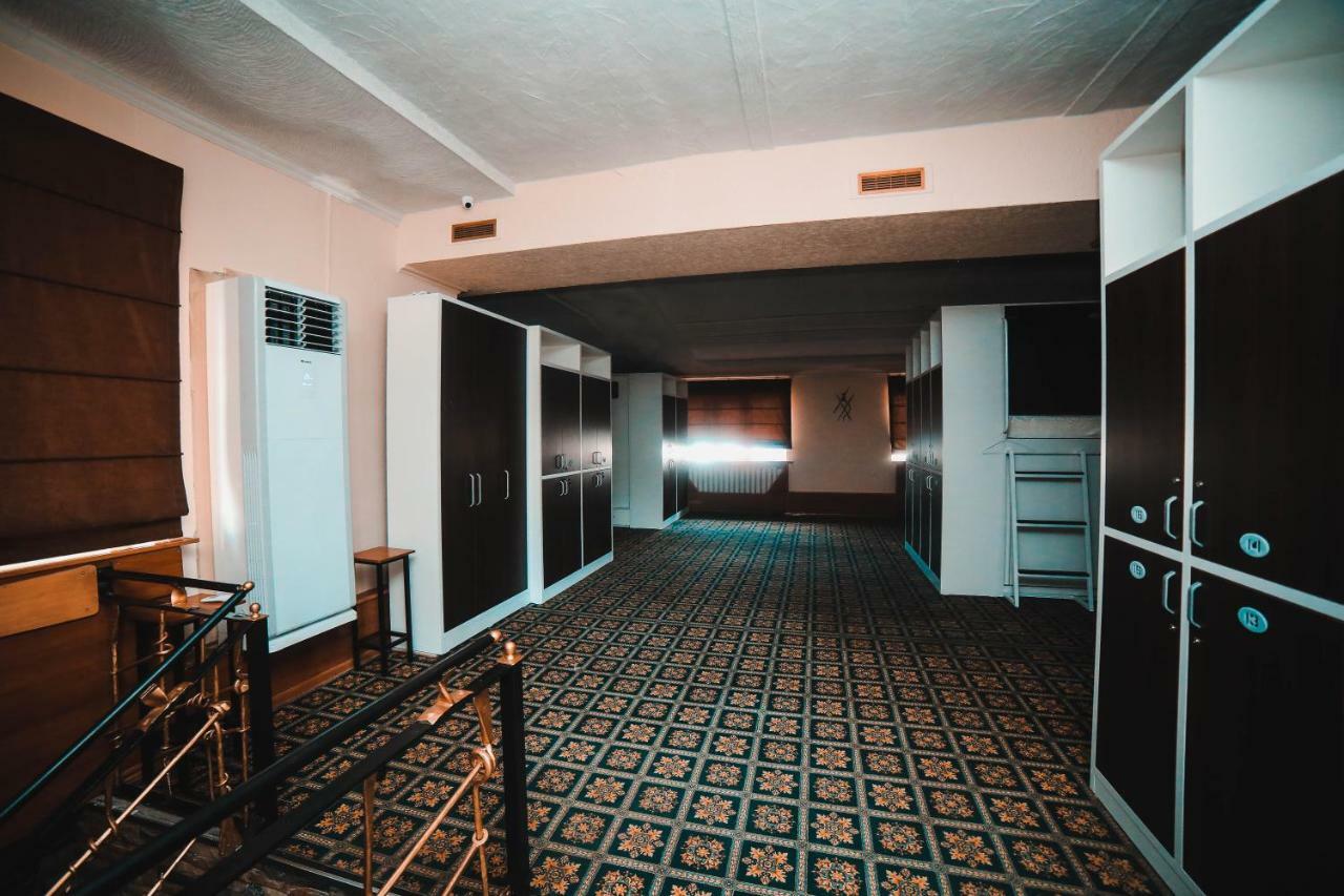 Capsule Hotel Technocave Bishkek Esterno foto