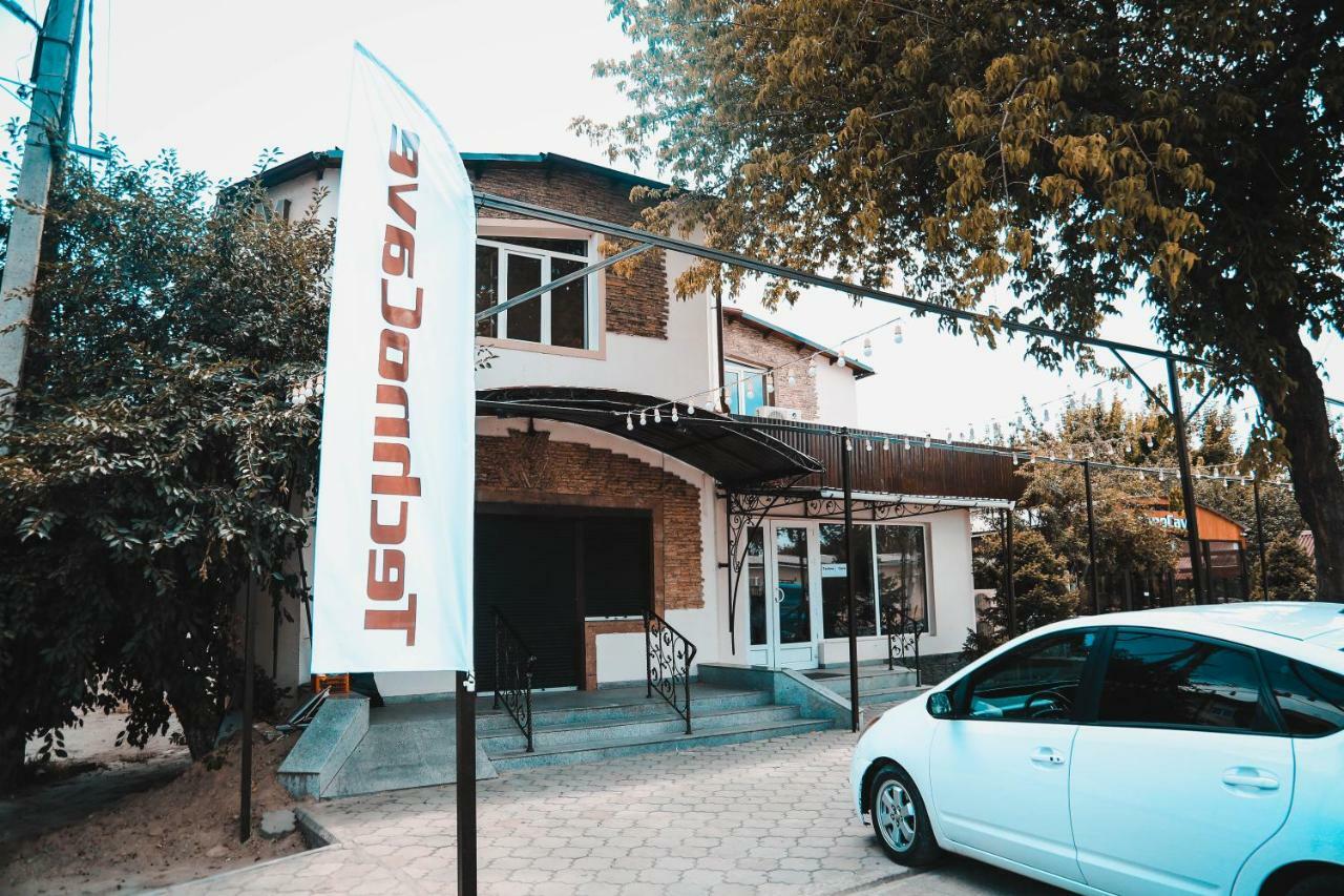 Capsule Hotel Technocave Bishkek Esterno foto