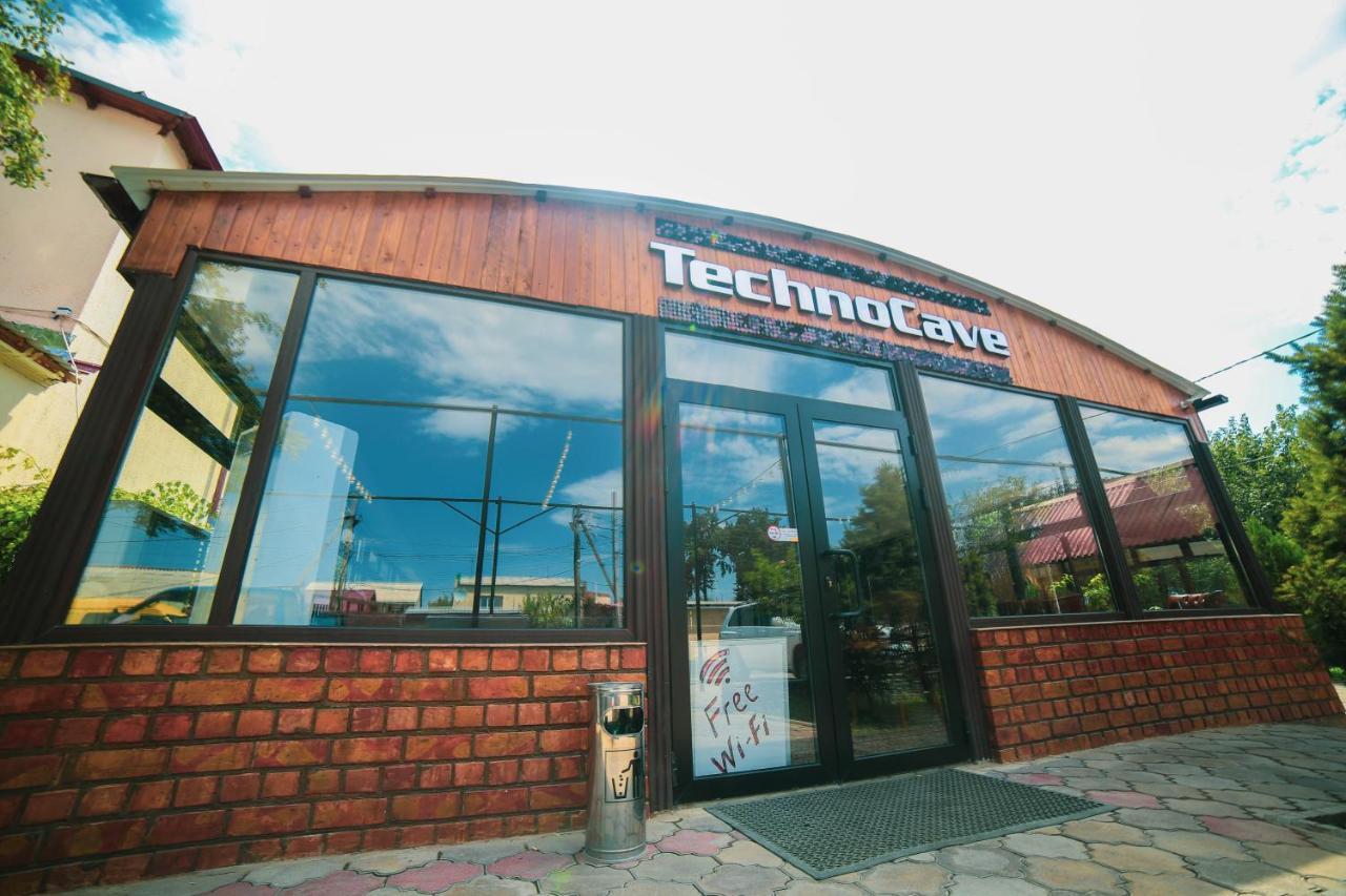 Capsule Hotel Technocave Bishkek Esterno foto